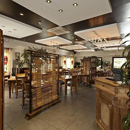 Hotel Logis 3*